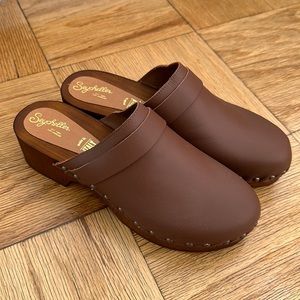 Seychelles clogs size 8.5 - new